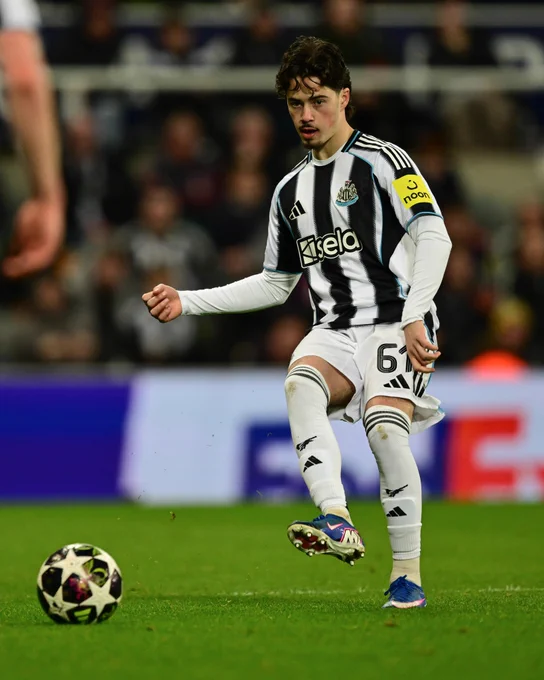 Leo Shahar on the ball