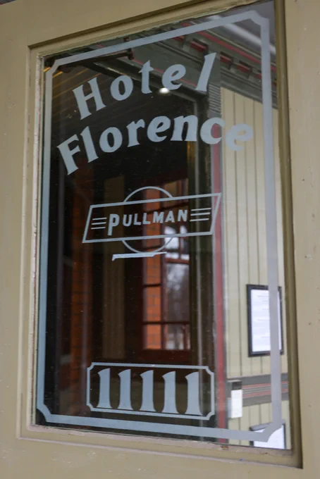 The door of Hotel Forence.