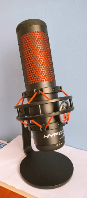 Mi micrófono, un HyperX QuadCast