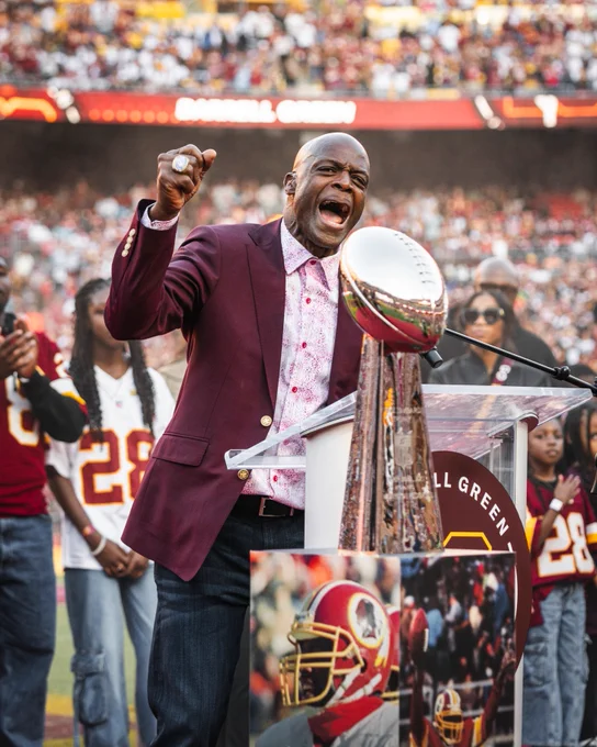 Photo of Darrell Green giving a speech during his jersey retirement ceremony.