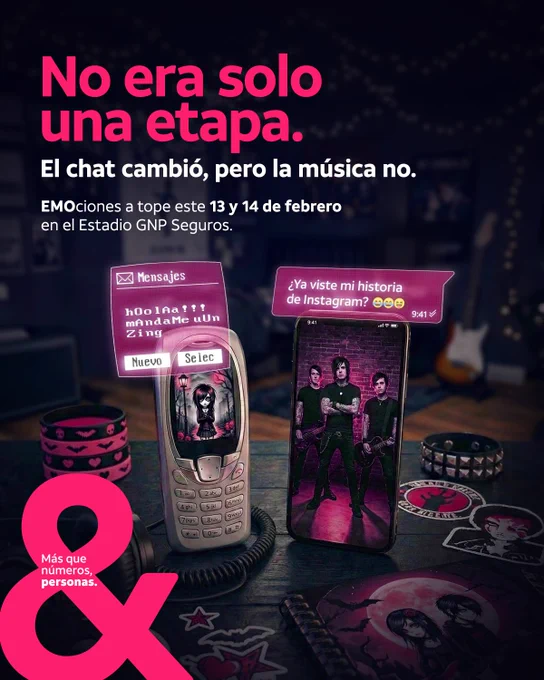 Imagen de closet con outfit de trabajo y otro temático del concierto emo por celebrarse. 