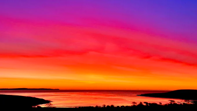 “Every sunrise is an invitation to brighten someone's day.. ”. WOWW!! . What an AMAZING: ‘skyline at sunrise..’ over Courtmacsherry Bay & Old Head of Kinsale Lighthouse in West Cork, Ireland to kickstart St. Valentines Day 2026 - 14/02/2026!