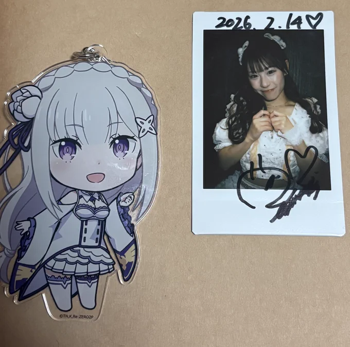 玲奈ちゃんに好きなアニメキャラクター教えてもらったからいっしょにチェキツイ　
リゼロのエミリアちゃん🤍💜
これからもいろんなキャラクターといっしょにチェキツイしたい🧡
