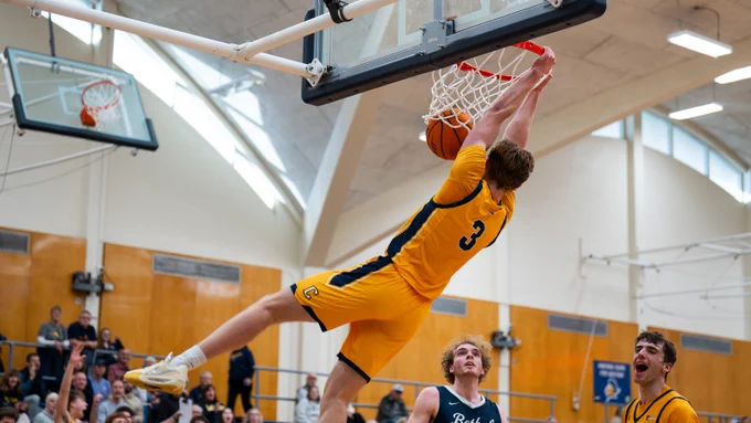 Sam Koelling dunking on the fast break
