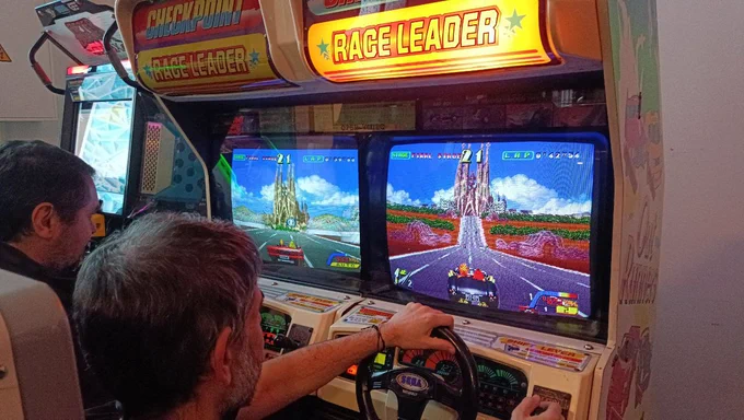 Una carrera al juego OutRunners 