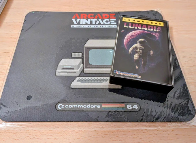 Alfombrilla de Arcade Vintage y Lunadia de Commodore Spain