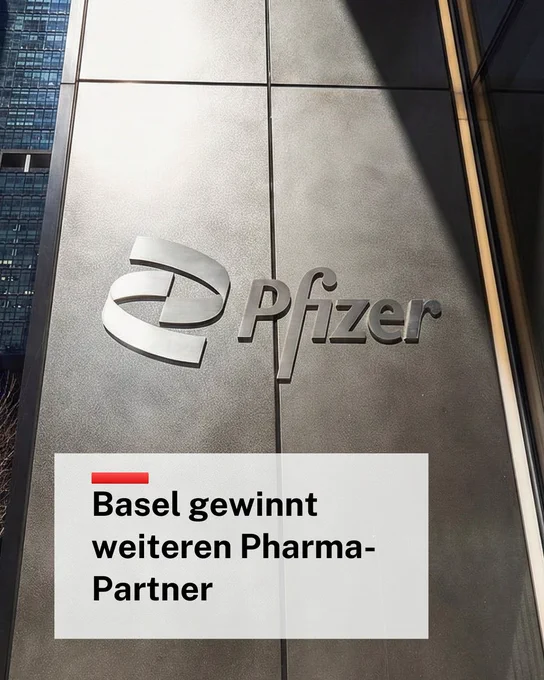 Pfizer-Logo an einem modernen Bürogebäude als Symbol für die Partnerschaft mit dem Life-Sciences-Inkubator BaseLaunch in Basel.