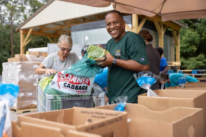 Smiling Feed More volunteers