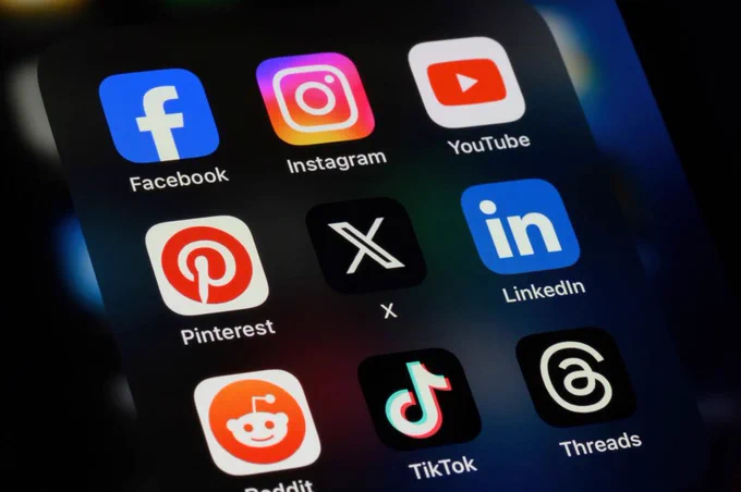 Şimdi herkes s*çtı! Sosyal medyaya kimlik/telefon doğrulaması geliyor ve anonim kullanıcı dönemi bitiyor!!! 😂🤣

Hadi bakalım şimdi arayış, itiraf vs. yazında görelim. 🙃

Herkese geçmiş olsun. 🤪