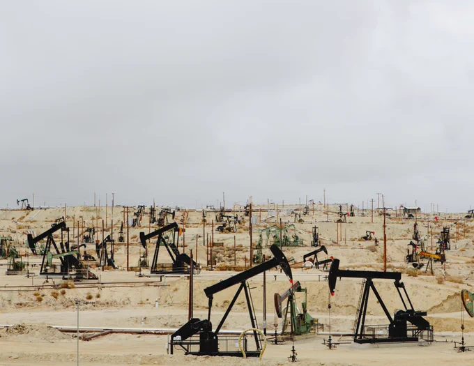 Oil rigs and wells -shale oil - Texas -U.S 