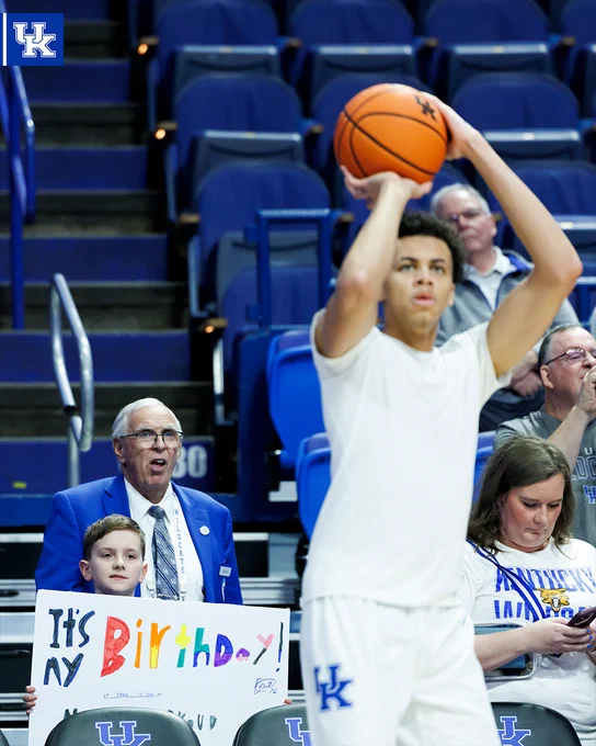Braydon Hawthorne shooting the ball in warmups. 