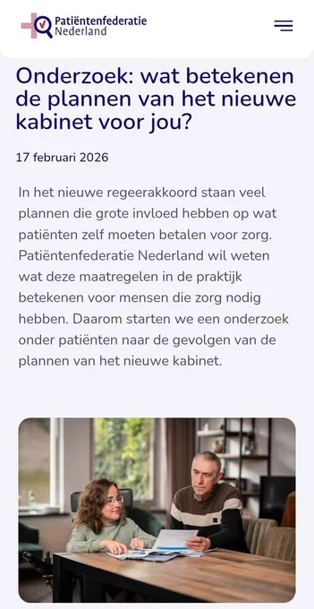 Screenshot nieuwsbericht van de Patiëntenfederatie Nederland. Met een foto van twee mensen aan een tafel die papieren bekijken. De titel van het bericht: Onderzoek: wat betekenen de plannen van het nieuwe kabinet voor jou?