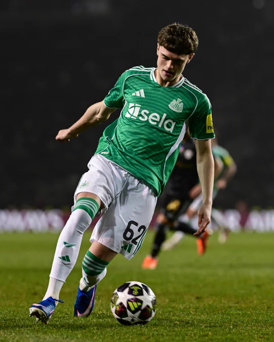 Sean Neave in action against Qarabağ