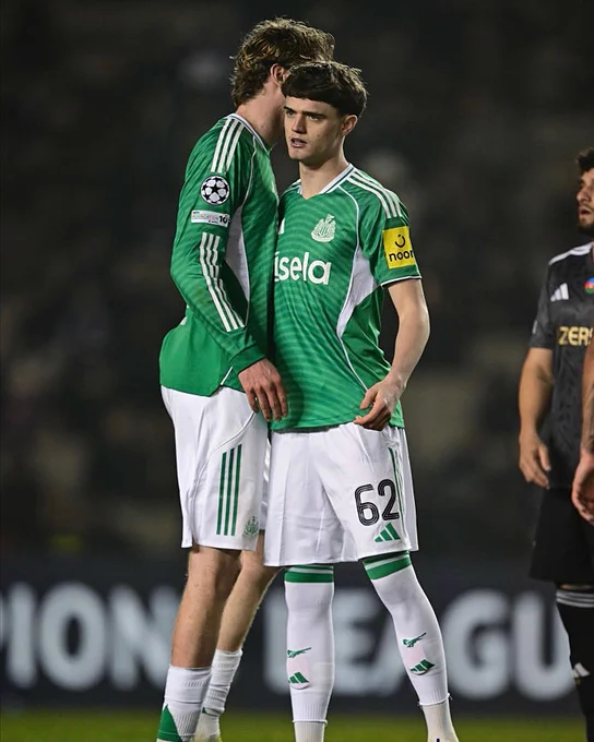 Sean Neave and Nick Woltemade during the 6-1 win over Qarabağ