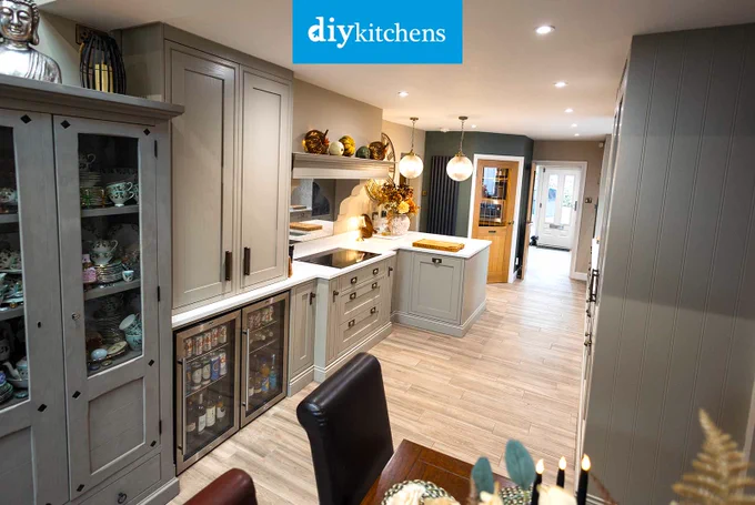 An Innova Helmsley Dakar Inframe #kitchen | DIY Kitchens