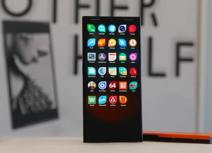 Jolla Phone booting up Sailfish OS