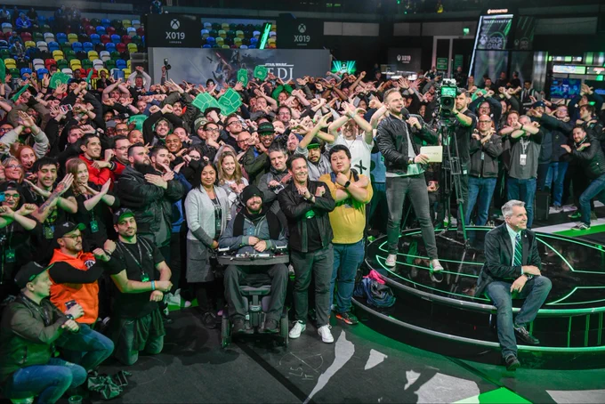 Photo of Phil Spencer with a large group of Xbox fans