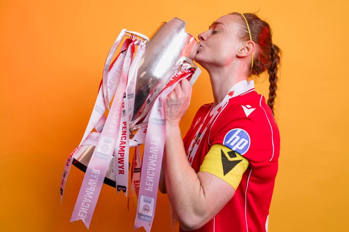 Jodie Bartle celebrates with the Genero Adran Trophy.