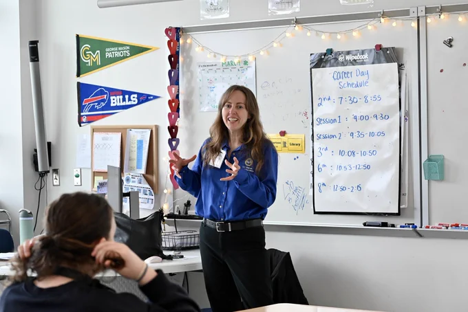 An employee from the National Science Foundation presents to students.