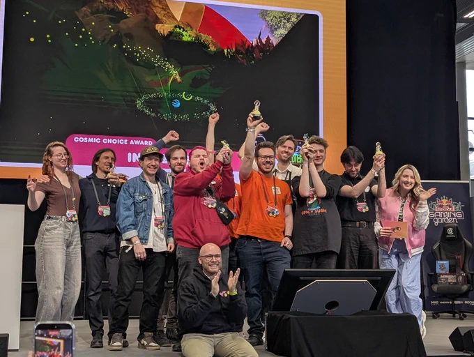 Group picture of all award winners and the digital secretary of state