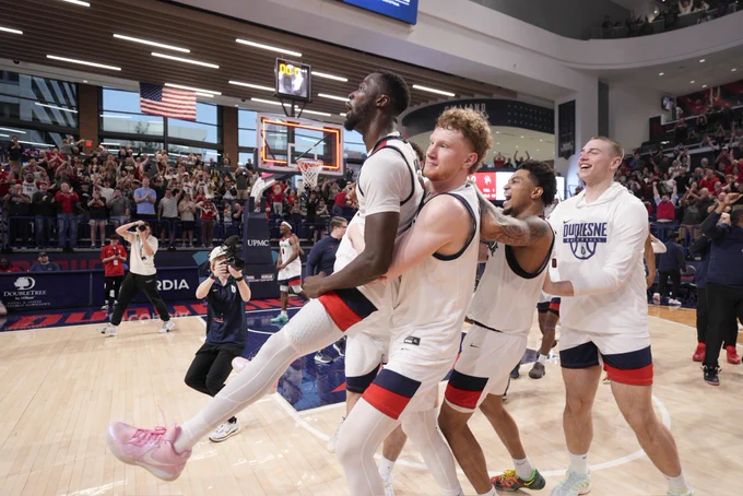 Dixon celebrating with teammates