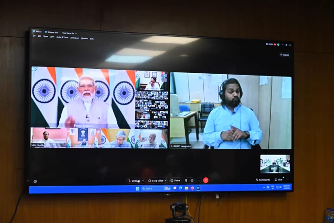 यह तस्वीर पोस्ट बजट वेबिनार 2026 की है। तस्वीर में माननीय प्रधानमंत्री नरेंद्र मोदी पोस्ट बजट वेबिनार को वर्चुअल माध्यम से सम्बोधित कर रहे हैं।