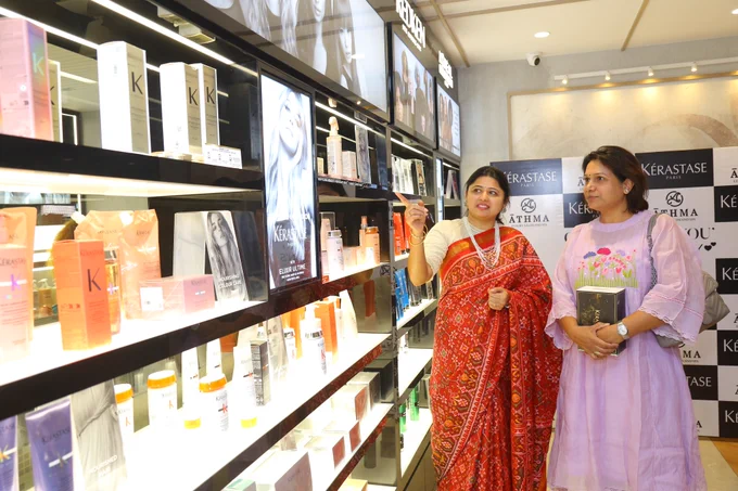 Athma Luxury Salon Celebrates International Women’s Day with Kérastase Paris Experience 

Hyderabad, March 2026: On the eve of International Women’s Day, the Kérastase Paris Experience was hosted at Athma Luxury Salon, Gachibowli at the Kotak Pullela Gopichand Badminton Academy in Hyderabad. The special celebration brought together prominent personalities, socialites, and badminton players for a day dedicated to beauty, wellness, and women’s empowerment

The occasion was graced by Lakshmi Pullela Gopichand along with Dr. Loukya, Dr. Swetha, Neelima, Anjali, Usha, Rani Reddy, Madhuri, Dr.Keerthana and several noted badminton players and city socialites. The gathering reflected the spirit of celebration, confidence, and camaraderie among women from different walks of life.