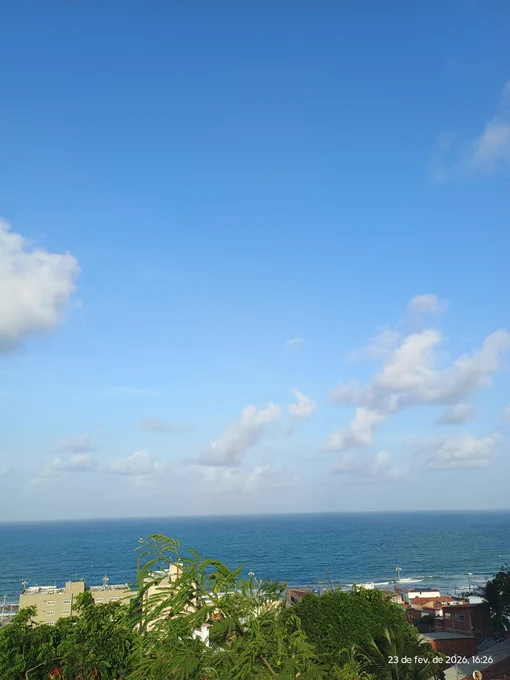 Na imagem, encontro do céu com o mar em Natal RN. 