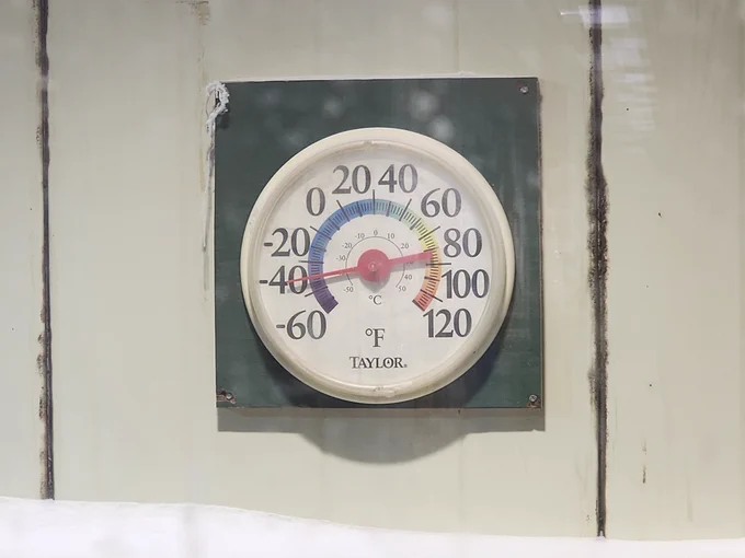 Round thermometer displaying minus forty degrees Celsius/Fahrenheit 