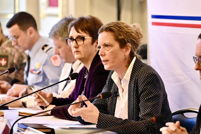 Photographie de la première conférence de presse dans le cadre du Sommet du G7 qui se tiendra à Évian du 15 au 17 juin 2026.
