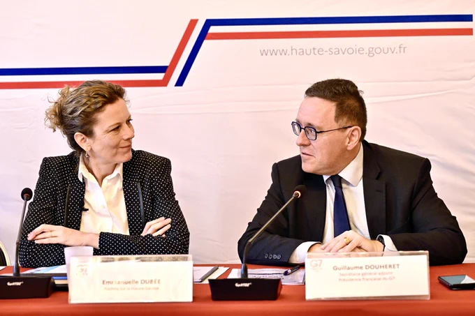 Photographie de la première conférence de presse dans le cadre du Sommet du G7 qui se tiendra à Évian du 15 au 17 juin 2026.