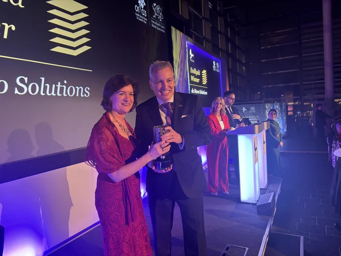 The First Minister presenting deNovo solutions, our business award winners with their trophy.