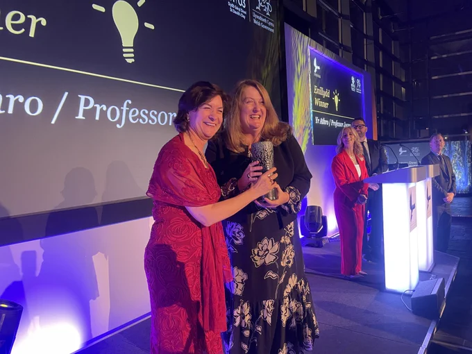 The First Minister presenting Professor Joanne Davies, our Innovation, Science and Technology 
Winners with their award.