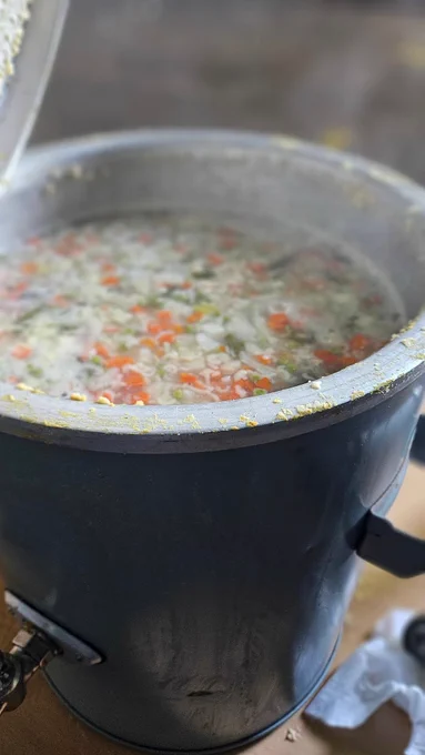 Fertige Gemüse Suppe im Topf