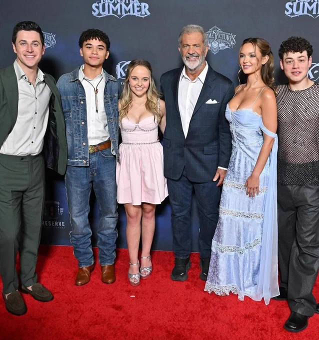 Red carpet show with Mel Gibson family 