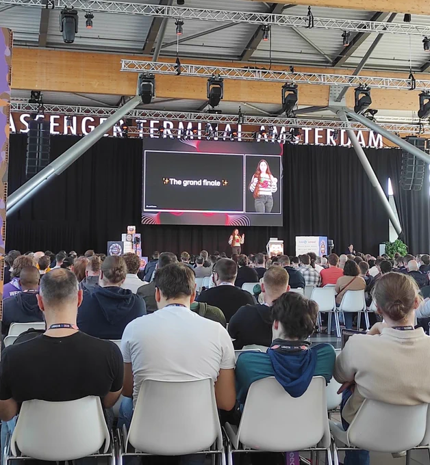 Leah Thompson on stage at the Laracon EU conference giving a talk on “Things you didn't know you could do in CSS”.
