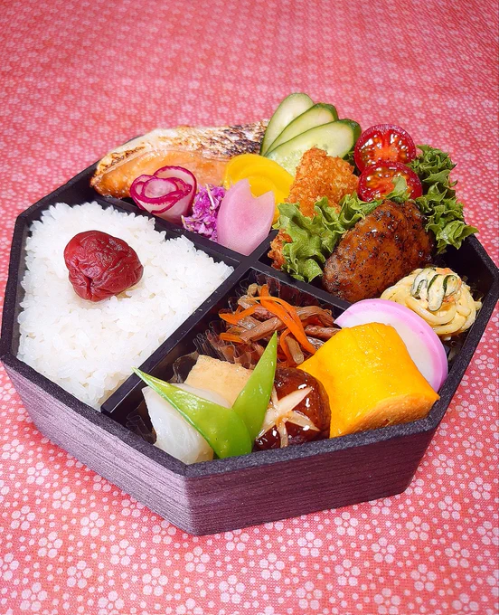 鮭
イカフライ
ハンバーグ
サラスパ
ぜんまい煮
卵焼き
揚げ豆腐とかぶのあんかけ煮