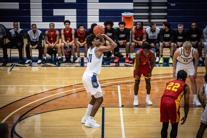 Noah Compan - 6'6"
Multi-positional scorer| Rebounder | Unlimited Potential 
9ppg | 4rebs | 61% fg.