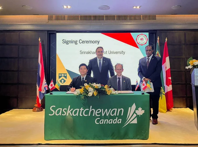 The Minister of Advanced Education and the President of the University of Regina signing MOUs with a representative from Srinakharinwirot University.