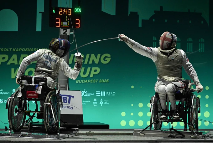 An action photo of two foil para fencers, one representing ITA and the other GBR
