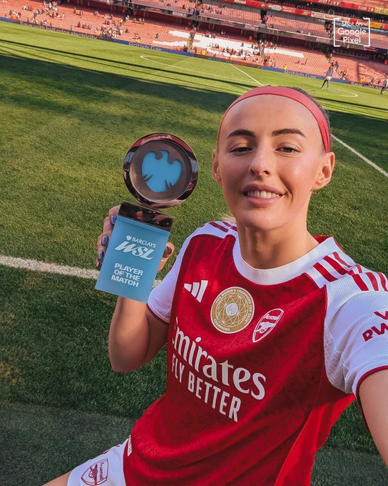 Chloe Kelly's selfie with her Player of the Match award.