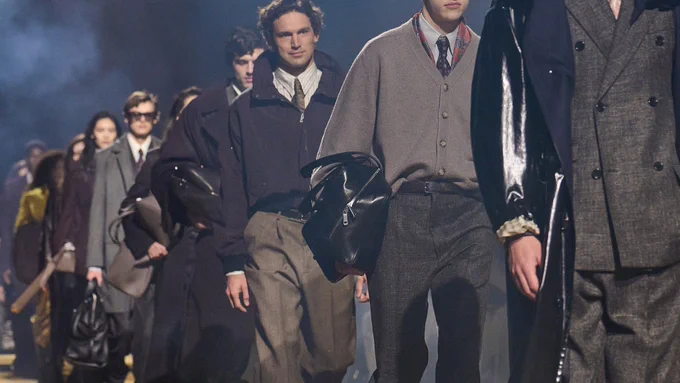 BOSS FALL/WINTER 2026 COLLECTION

The Pursuit of Excellence Through the Art of Dressing

For Fall/Winter 2026, BOSS pays tribute to its own heritage in craftsmanship, which has defined the language of tailoring: a dialogue of cut and precision that shapes character and commands presence in those who wear it.

Read more: https://www.fashiontrendsetter.com/v2/2026/03/10/boss-fall-winter-2026-collection/

via @FTrendsetter  

Photos courtesy of BOSS 

#BOSS #HUGOBOSS #FallWinter #fashionshow #womenswear #menswear 
