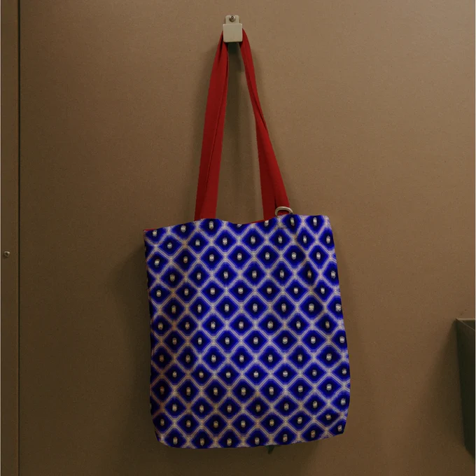 Seamless floral pattern design applied on tote bag, bedding fabric, and textile mockups showcasing modern surface pattern design for product and textile applications.