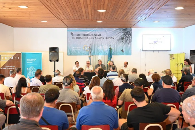 ‼️El evento reunió a productores y cabañeros apícolas, técnicos y profesionales del sector de todo el país y se consolidó como uno de los espacios de referencia para el intercambio de conocimientos, genética y avances tecnológicos vinculados a la actividad.