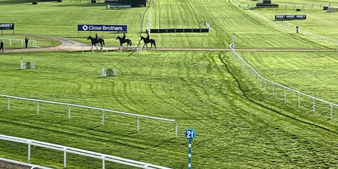 Cheltenham racecourse 