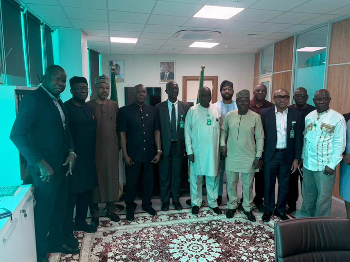  
Initial Briefing with the DG AfDB-Nigeria (Dr. Abdul B. Kamara) prior to Visits to the States