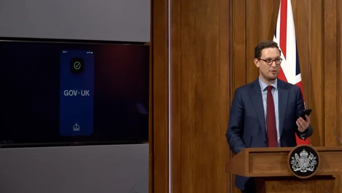 Darren Jones MP presenting digital id plans