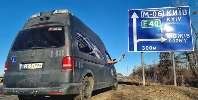 Almost there. One of 20 Norwegian-donated vehicles passes a sign for Kyiv, 8 March 2026. Photo: Lars Olav Kvalsvik / ICUV