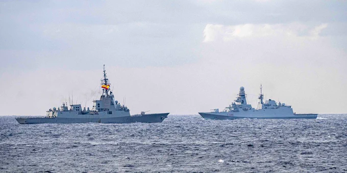 ESPS Cristobal Colon and ITS Federico Martinengo underway.

Credit: French CSG