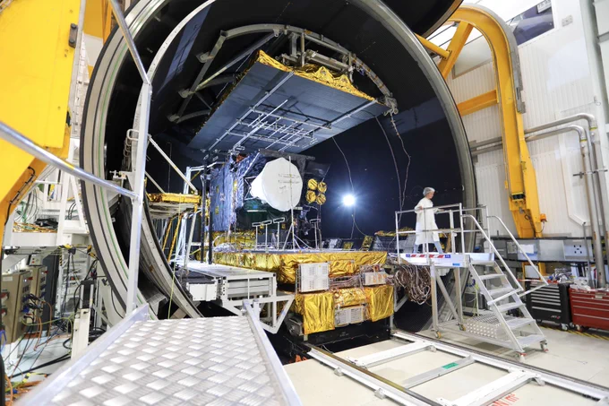 The Second MTG-Imager in the thermal vacuum chamber, at Thales Alenia Space's Cannes clean room.